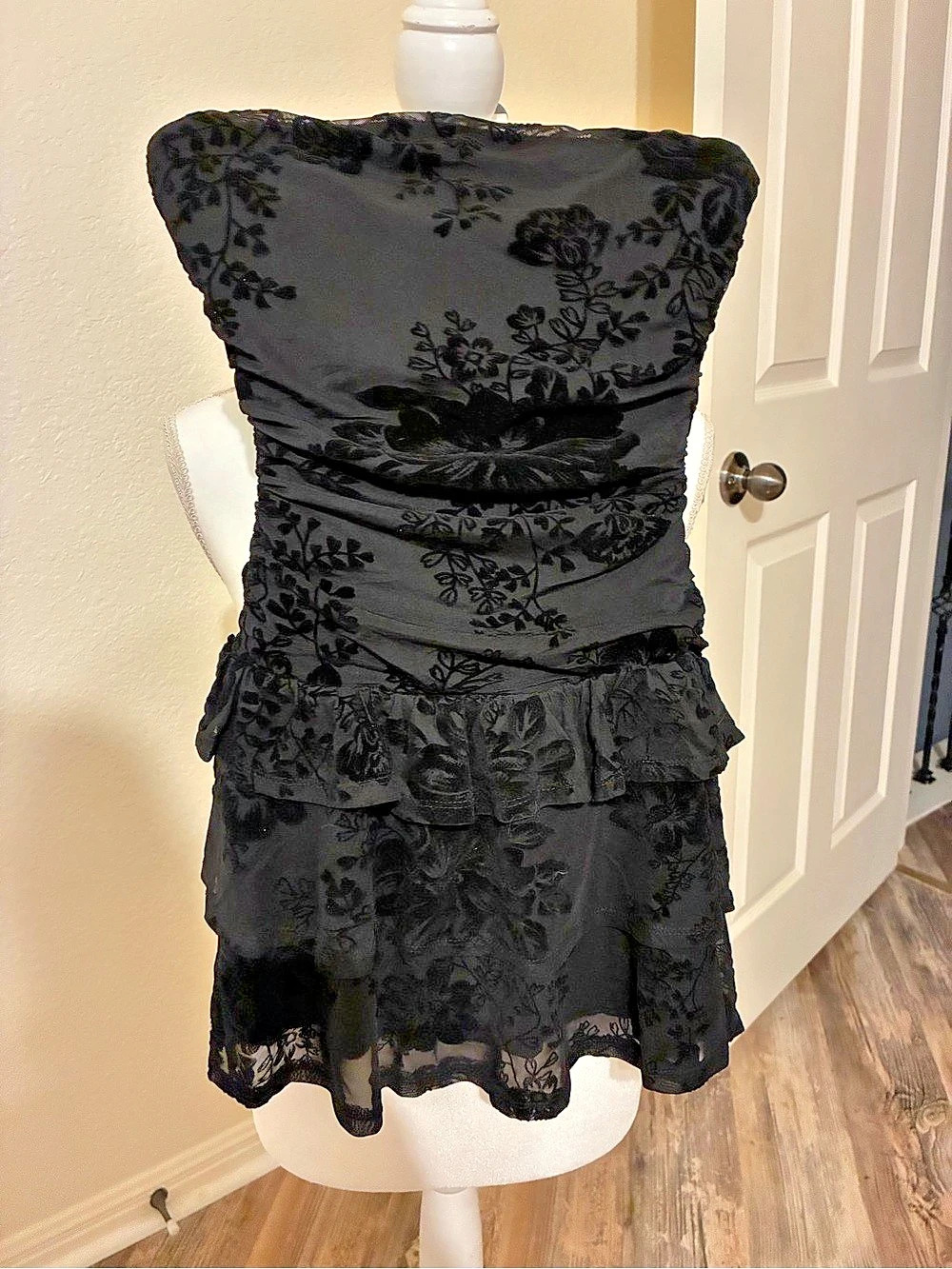 Windsor Midnight Bloom Strapless Velvet Mini Dress Black Small